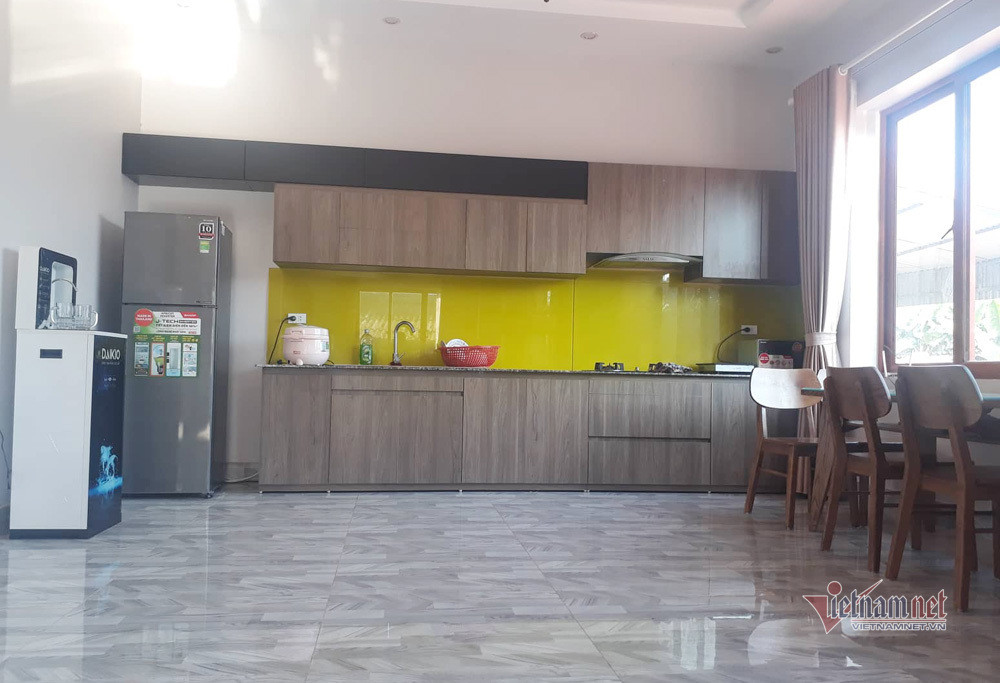 Phòng ăn rộng rãi là nơi gia đình tổ chức các bữa tiệc tiếp đón hàng xóm, người thân. Ảnh: Vietnamnet