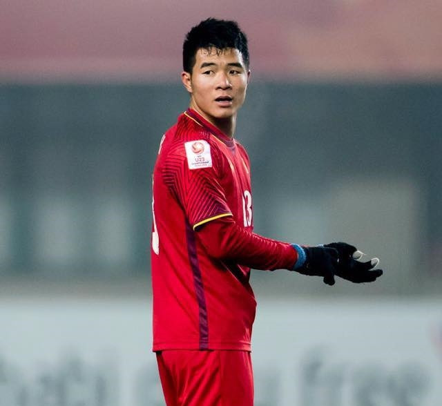 Sau lễ đầy tháng con trai, Hà Đức Chinh trở lại CLB Bình Dương để chuẩn bị cho mùa giải 2024/25. Nam cầu thủ vừa gia nhập đội bóng đất Thủ Dầu Một sau khi hết hạn hợp đồng với CLB Bình Định cuối mùa giải vừa qua. Ảnh: FB Ha Duc Chinh