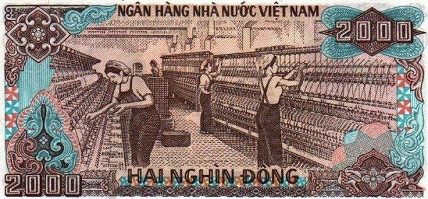 Trên tờ 2.000 đồng là hình ảnh các cô công nhân đang làm việc tại Nhà máy dệt Nam Định. Đây từng là nhà máy dệt lớn nhất Đông Dương.