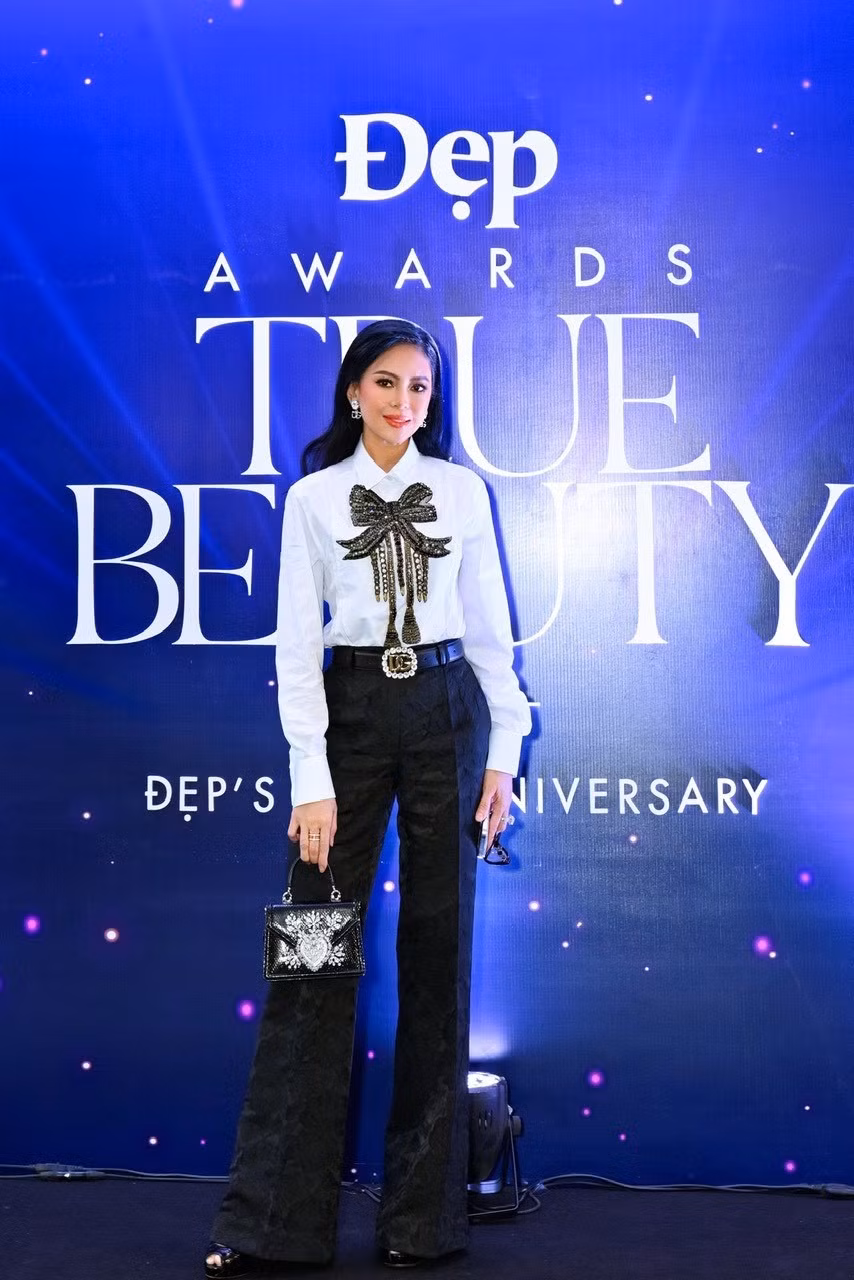 Sau hơn 30 năm tham gia phim, nữ diễn viên đình đám một thời không tham gia showbiz Việt nhưng vẫn có ảnh hưởng trong ngành giải trí. Thậm chí, nhiều người còn gọi bà Lê Hồng Thủy Tiên là người phụ nữ quyền lực. Ảnh: Tuoitrethudo