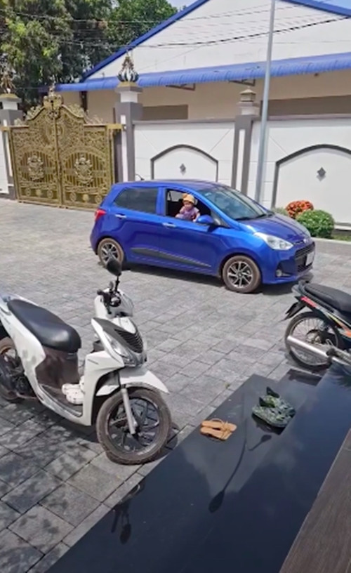 Ngôi nhà của Lê Dương Bảo Lâm có khu vực sân rộng rãi.