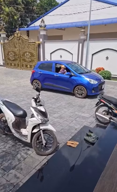 Ngôi nhà của Lê Dương Bảo Lâm có khu vực sân rộng rãi.