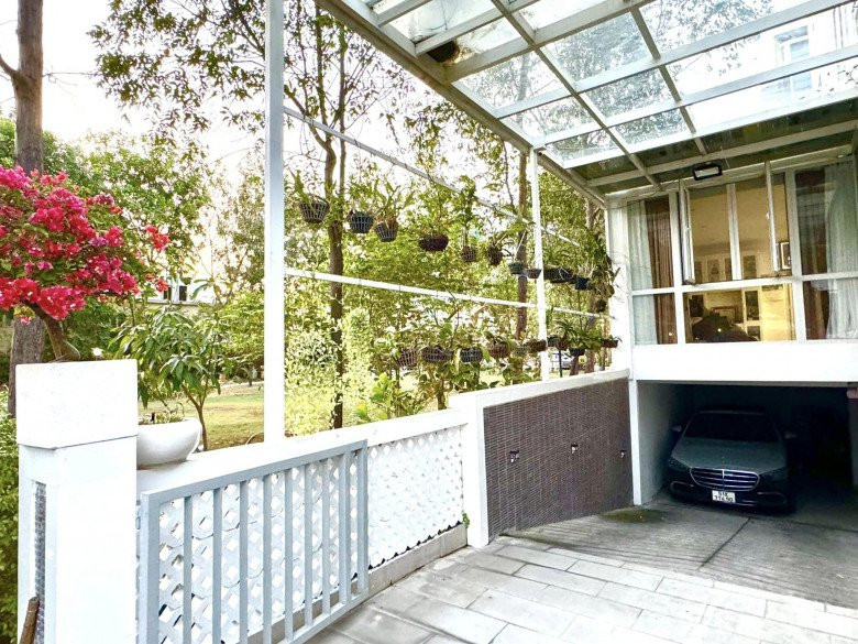 Biệt thự của NSND Trịnh Kim Chi nằm trong khu dân cư yên tĩnh bên cạnh là công viên nội bộ. Ảnh: FBNV