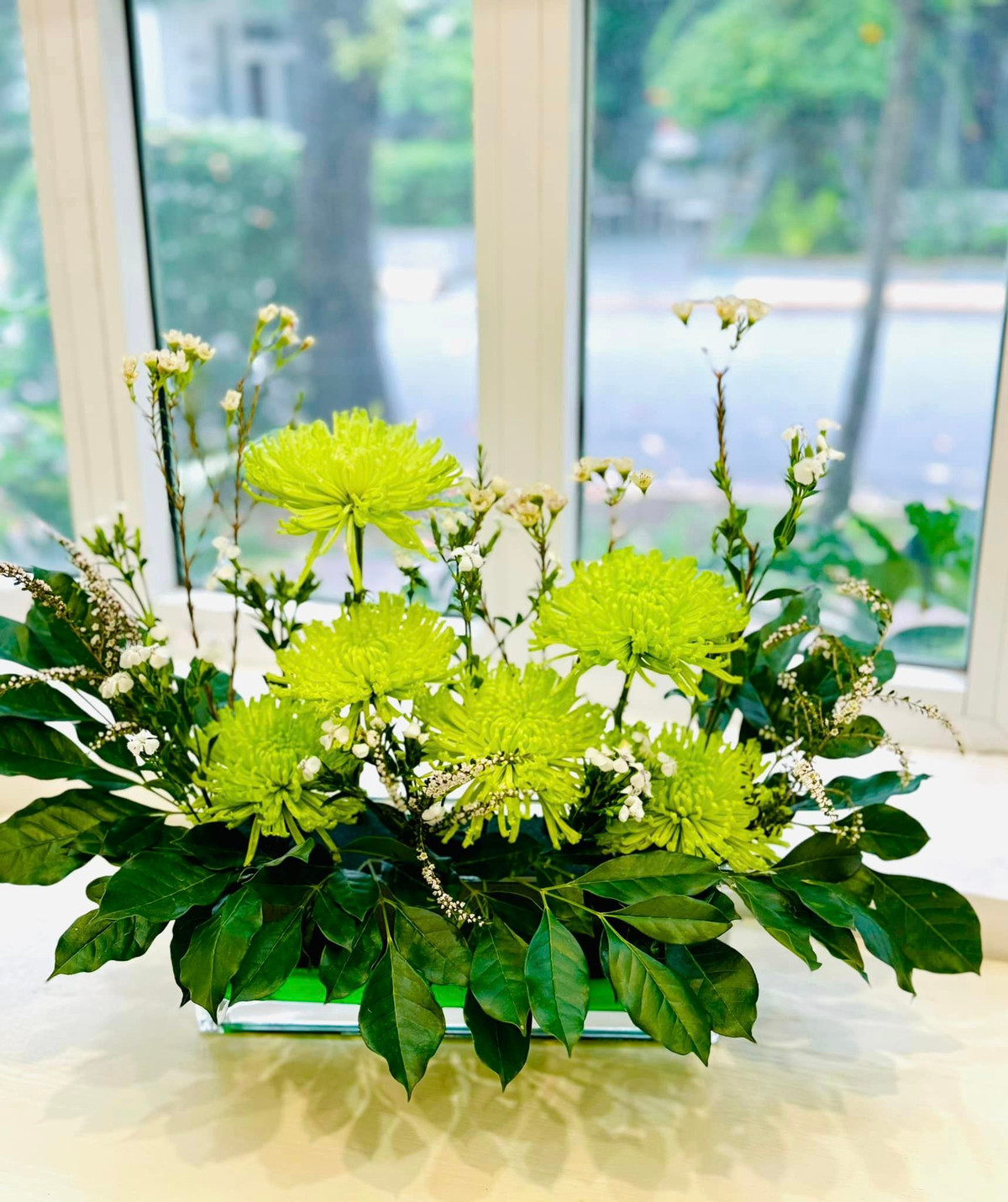 Không ít bạn bè, đồng nghiệp xuýt xoa trước tài cắm hoa của nhạc sĩ Minh Khang. Ảnh: FB Khang Le