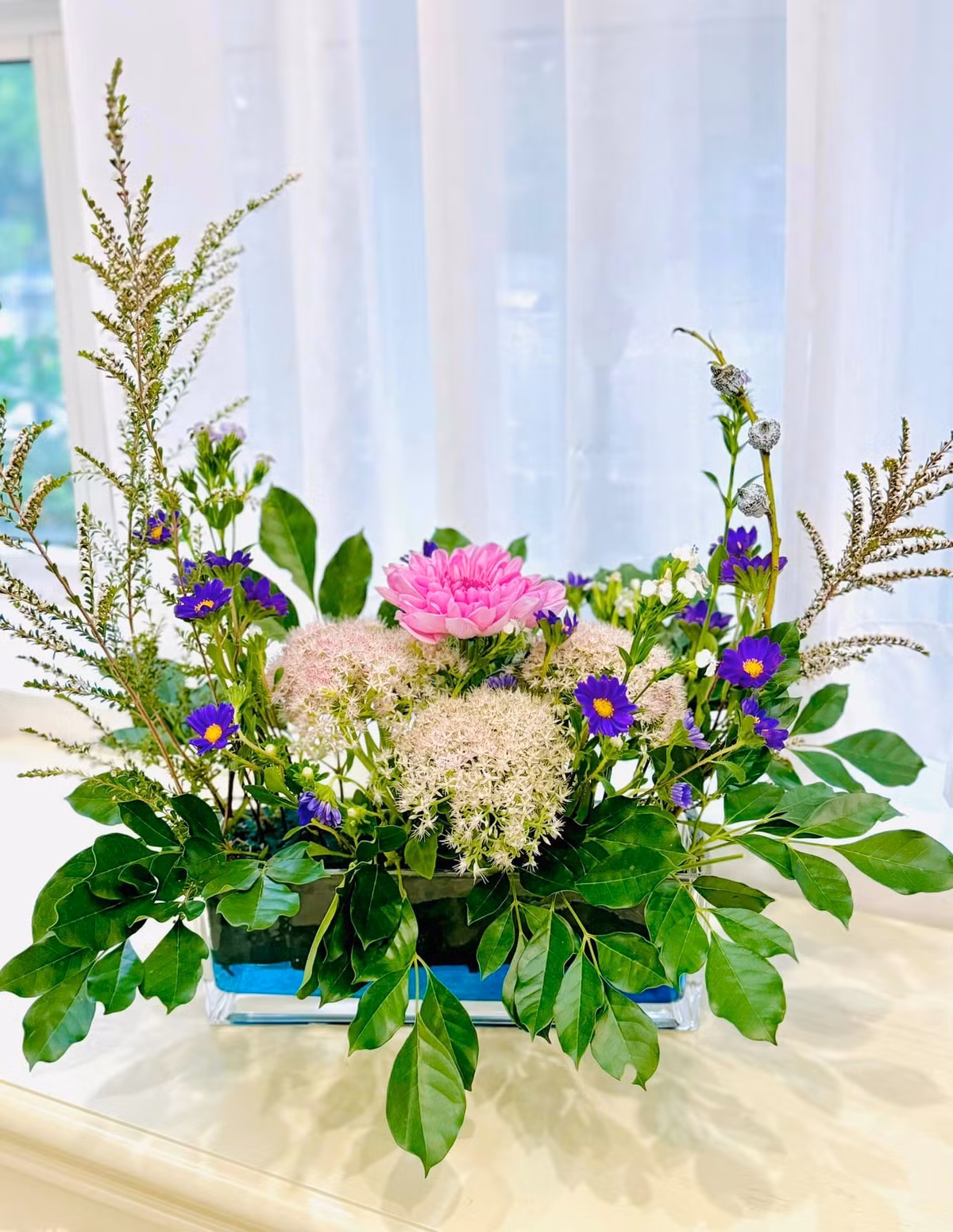 Mỗi bình hoa đều toát lên sự nhẹ nhàng, thanh thoát, hài hòa giữa màu sắc và hình dáng. Ảnh: FB Khang Le