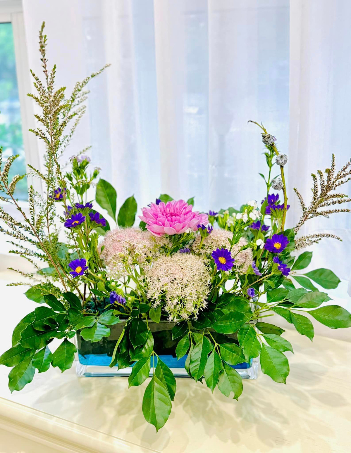 Mỗi bình hoa đều toát lên sự nhẹ nhàng, thanh thoát, hài hòa giữa màu sắc và hình dáng. Ảnh: FB Khang Le