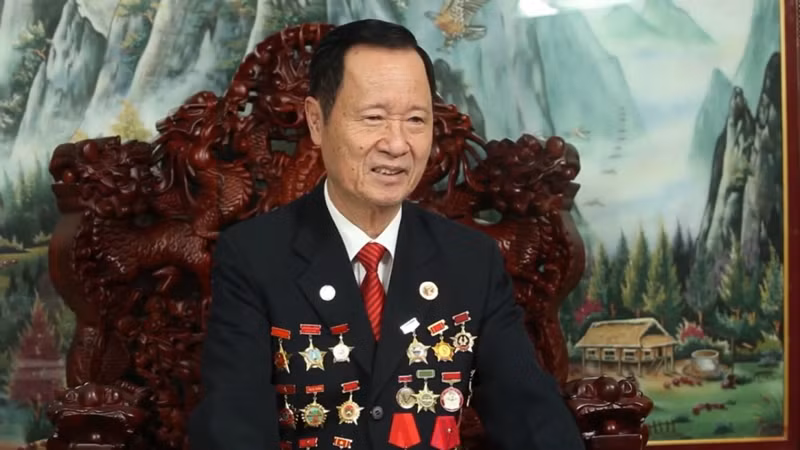 Danh tinh dai gia U90 mua dut nua canh dong xay lang mo-Hinh-2