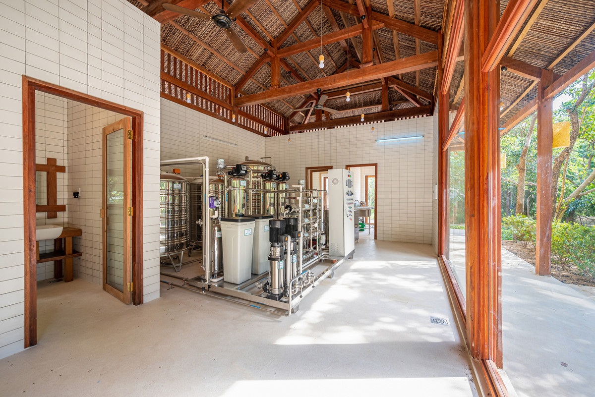 Không gian sản xuất vừa phải đảm bảo vệ sinh theo quy trình sản xuất, vừa dễ dàng quan sát được các dây chuyền và máy móc.