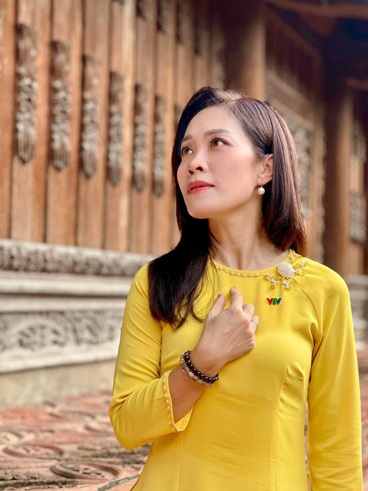 Hoàng Trang là MC quen thuộc của VTV. Cô từng dẫn dắt tại Ban Thời sự, sau đó chuyển sang Ban Văn nghệ. Đời thường, MC Hoàng Trang có tổ ấm hạnh phúc cùng chồng con. Ảnh: FB Trang Hoàng