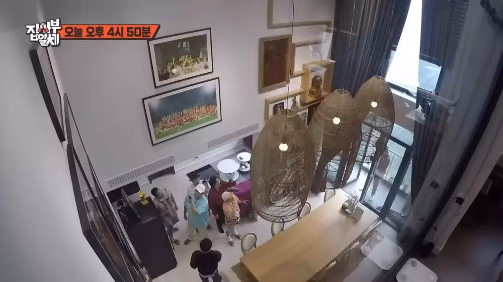 Ngoài ra, HLV Park Hang Seo đang có học viện bóng đá mang tên mình ở Hà Nội. Vì vậy, thông tin tài khoản TikTok đăng tải khiến nhiều người hoài nghi.