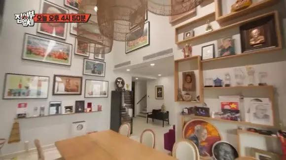 Đây là căn hộ vợ chồng ông Park Hang Seo lưu giữ rất nhiều những món quà lưu niệm, kỷ vật đáng nhớ trong suốt hơn 5 năm sống và làm việc tại Việt Nam.