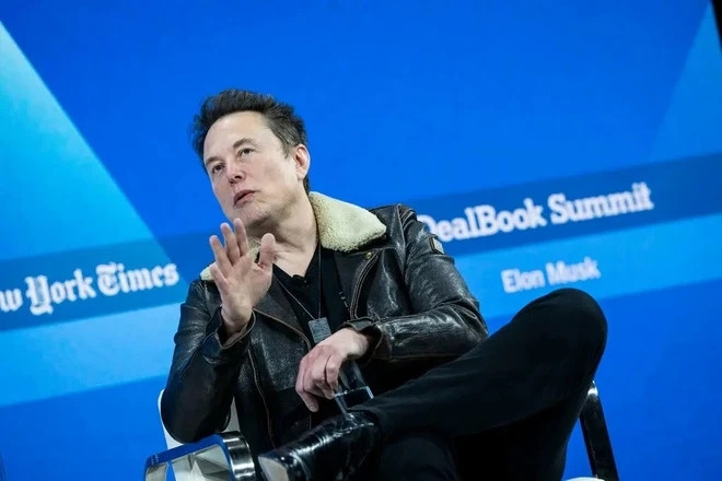 Elon Musk sở hữu khoảng 12% cổ phần của Tesla không bao gồm quyền chọn, nhưng đã thế chấp hơn một nửa cổ phần của mình làm tài sản thế chấp cho các khoản vay cá nhân lên tới 3,5 tỷ đô la. Ảnh: CNBC