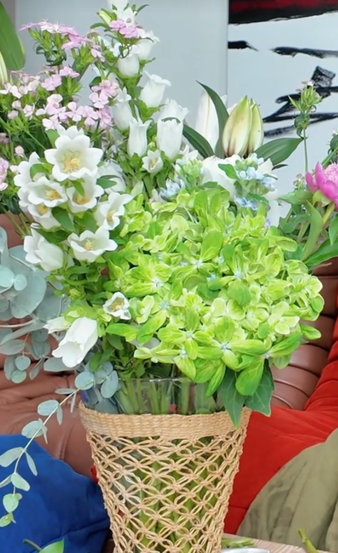 Góc nào trong nhà cũng đầy màu sắc và đậm tính nghệ thuật.