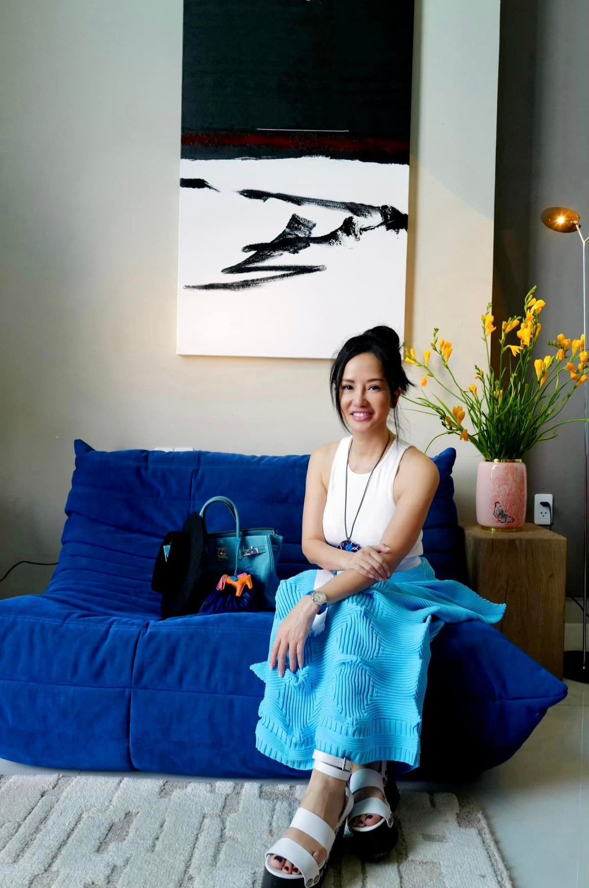 Từ khi có cơ ngơi mới là căn penthouse tại TP HCM, diva Hồng Nhung thường xuyên chia sẻ cách chăm sóc, trang hoàng nhà cửa.