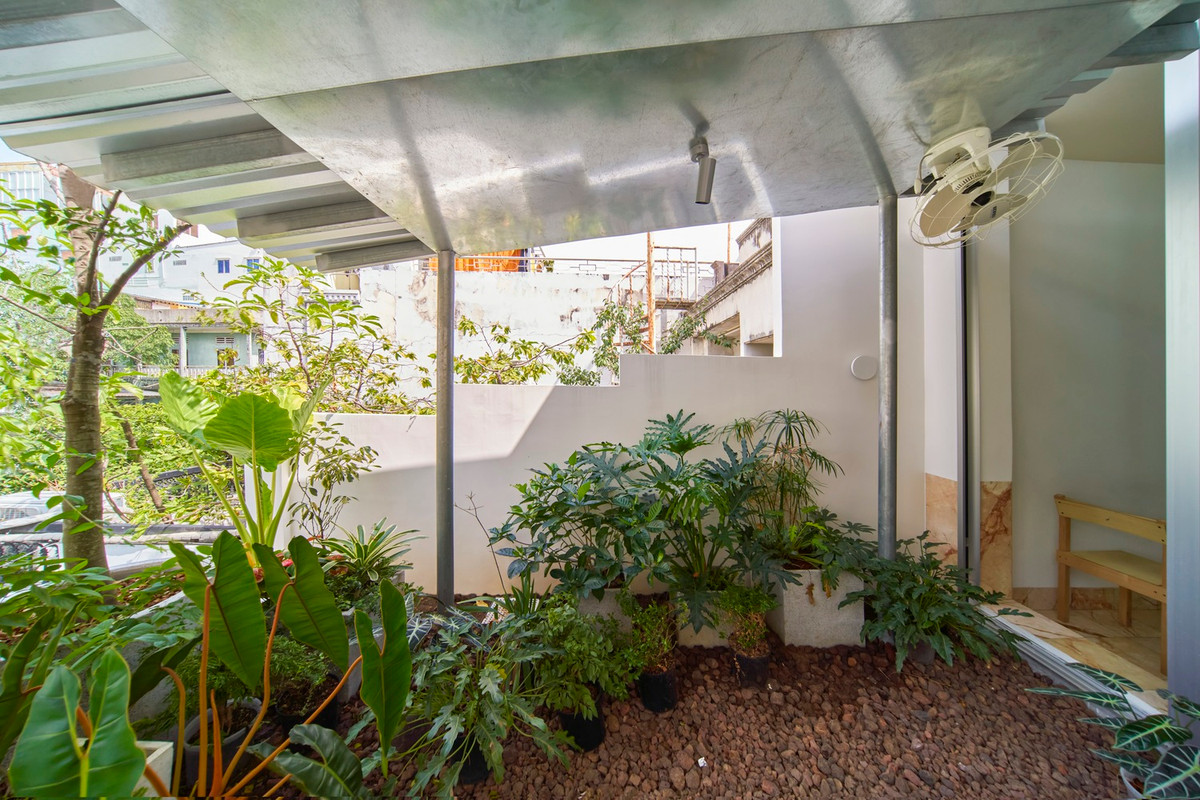 Tất cả những yếu tố này hợp nhất trong một kiến trúc lối đi dạo, nơi các cá nhân một lần nữa có thể nhận được ánh sáng, bóng tối, cây cối, trái đất và bầu trời.