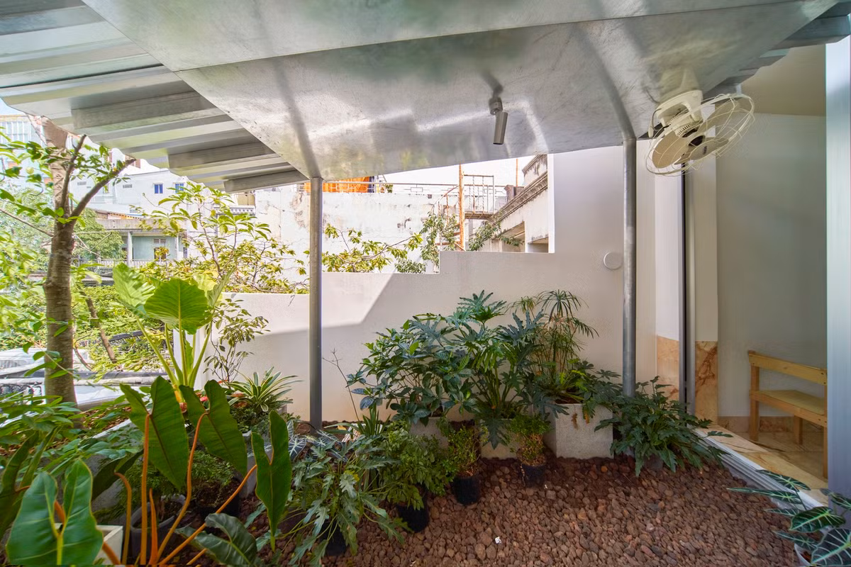 Tất cả những yếu tố này hợp nhất trong một kiến trúc lối đi dạo, nơi các cá nhân một lần nữa có thể nhận được ánh sáng, bóng tối, cây cối, trái đất và bầu trời.