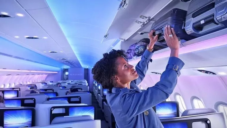 Kho chứa hành lý trên cao hoàn toàn mới của A330neo lấy cảm hứng từ máy bay A350 nhưng lớn hơn đáng kể. Ảnh: Airbus