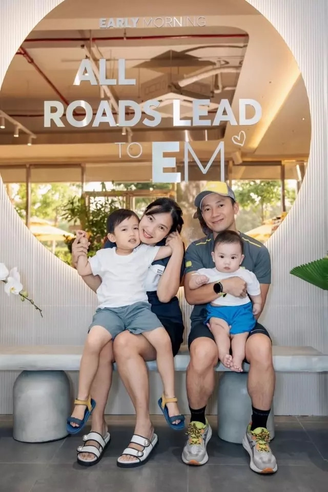 Rapper Tiến Đạt kết hôn với bà xã Thụy Vi vào cuối tháng 12/2018. Từ khi kết hôn, rapper Tiến Đạt dường như lui về "ở ẩn", dành thời gian chăm sóc gia đình nhỏ. Ảnh: FBNV