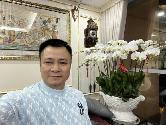 Lan hồ điệp trắng sang trọng.