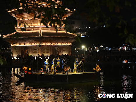 Pho co Hoa Lu – dia diem du lich hap dan ve dem khong the bo qua-Hinh-4