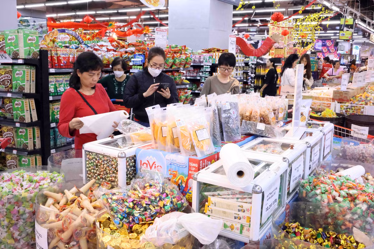 Cho truyen thong vang khach, sieu thi dong duc suc mua tang-Hinh-4