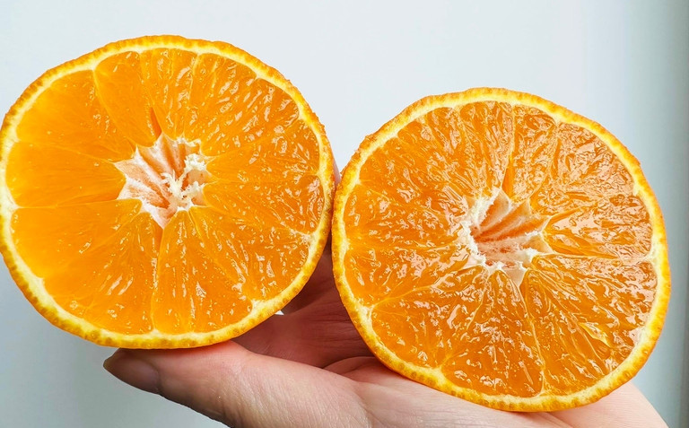 Nhiều cửa hàng bán được khoảng trên dưới 100 hộp mỗi ngày. Ảnh: Vietnamnet