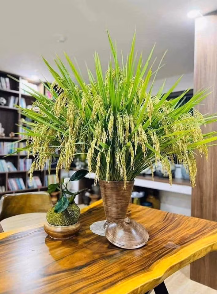 So với nhiều loại hoa thì lúa nếp cắm bình hơi đắt. Tuy nhiên, Mức giá này cũng đã hạ nhiệt hơn so với cách đây vài năm. Ảnh: Facebook