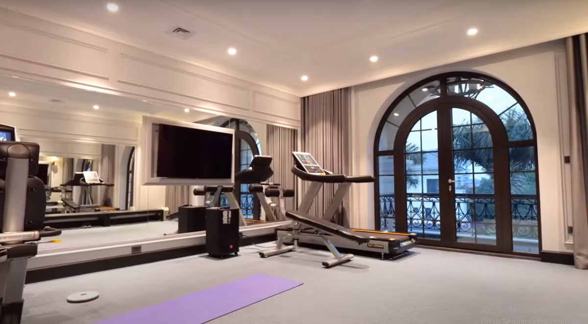 Phòng tập gym cho các thành viên trong gia đình rèn luyện sức khỏe. Nguồn ảnh: chụp màn hình NhaF