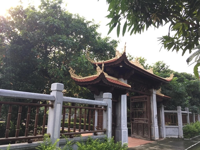 Đến xã Hải Hưng (huyện Hải Hậu, Nam Định), nhiều người không khỏi choáng ngợp trước căn biệt thự lâu đời được xây hoàn toàn bằng gỗ lim. Ảnh: Người đưa tin