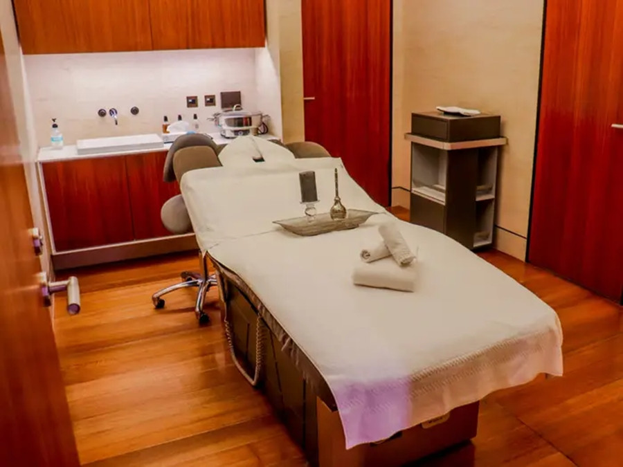 Không chỉ có phòng chờ, sân bay còn có khách sạn cung cấp trung tâm spa, phòng tập thể dục... (Ảnh: BI)