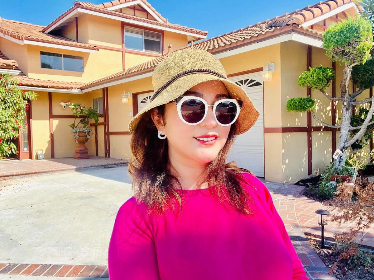 Ngôi nhà được Thúy Nga giới thiệu nhiều nhất là căn biệt thự màu vàng trị giá 1,2 triệu USD.