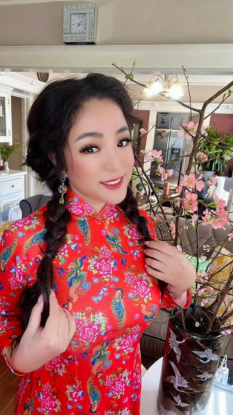 Trước khi sang Mỹ định cư, Thúy Nga là một trong những danh hài nổi tiếng nhất nhì ở Việt Nam. Tại xứ cờ hoa, danh hài Thúy Nga vẫn tiếp tục cống hiến cho nghệ thuật.