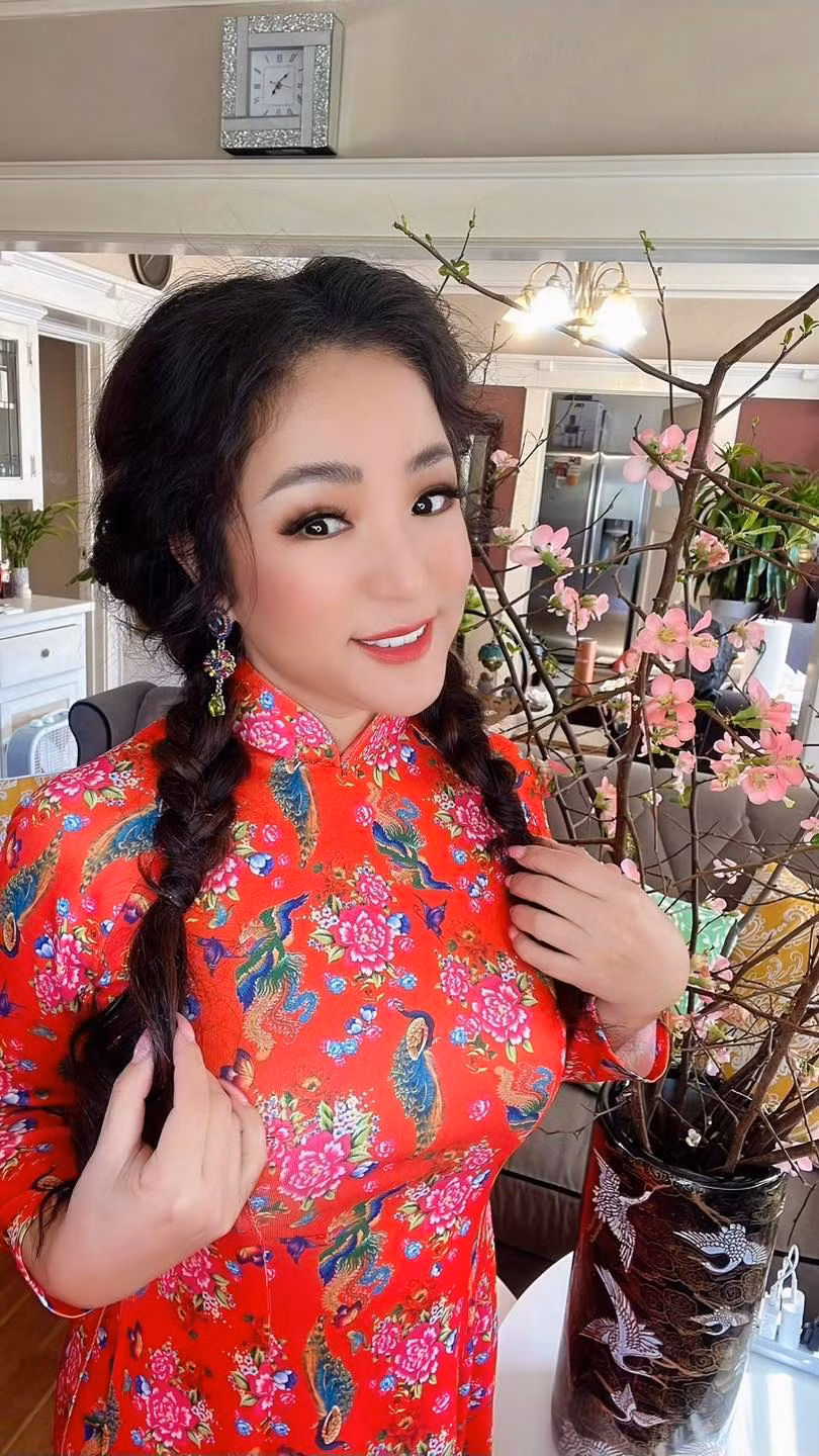 Trước khi sang Mỹ định cư, Thúy Nga là một trong những danh hài nổi tiếng nhất nhì ở Việt Nam. Tại xứ cờ hoa, danh hài Thúy Nga vẫn tiếp tục cống hiến cho nghệ thuật.