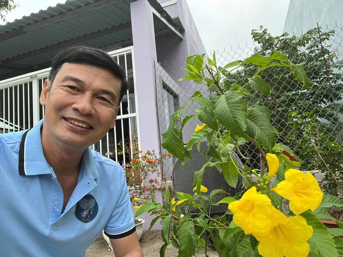 Bên cạnh ngôi nhà, nam nghệ sĩ còn có một mảnh vườn nhỏ.