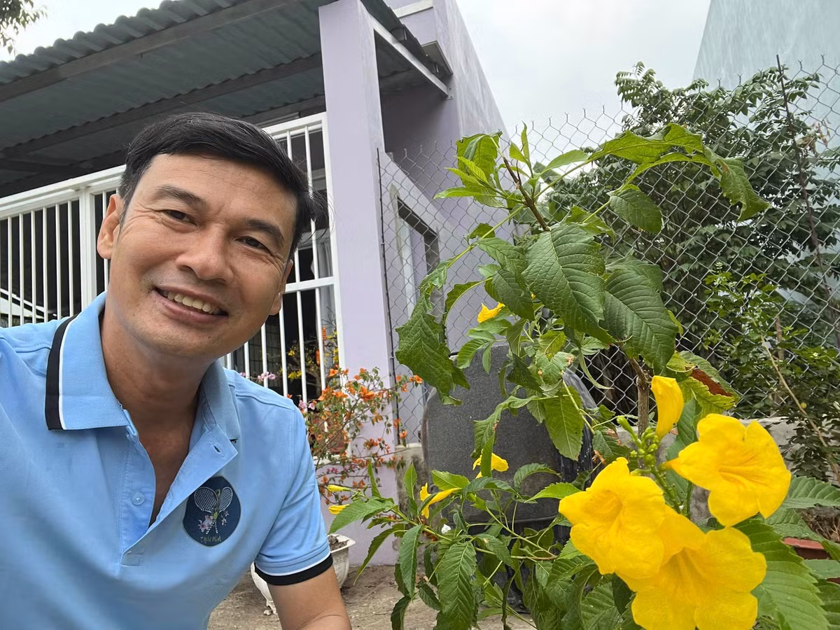 Bên cạnh ngôi nhà, nam nghệ sĩ còn có một mảnh vườn nhỏ.