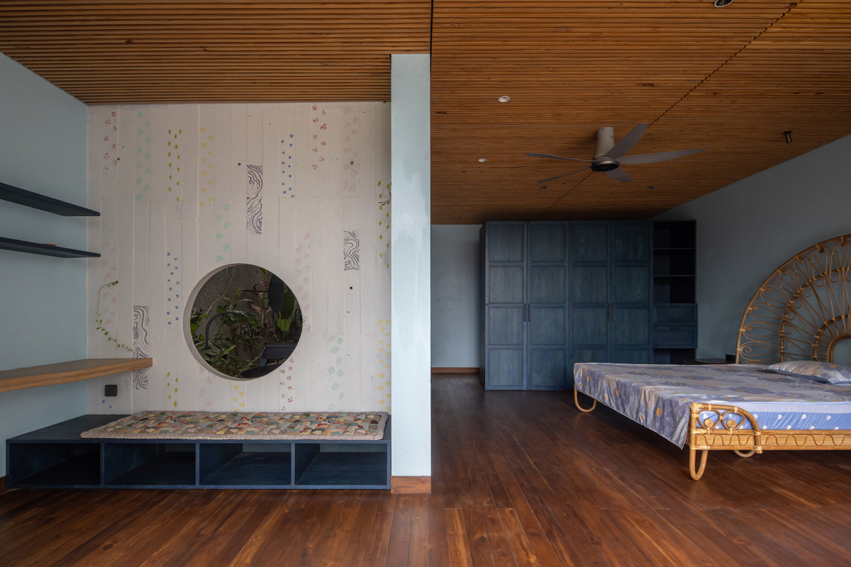 Tầng 2 gồm 1 phòng ngủ và không gian sinh hoạt chung lớn để cả gia đình quây quần.