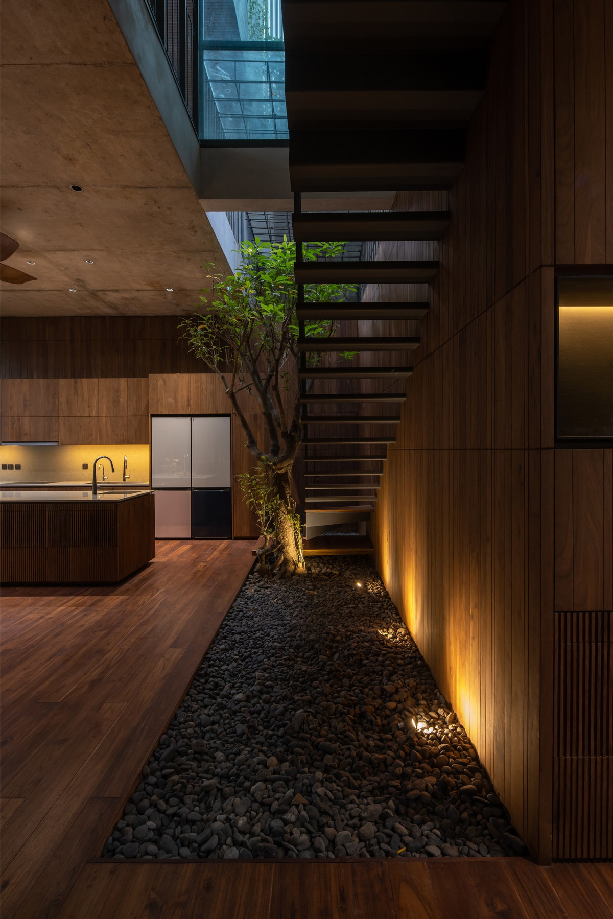 Cây xanh được bố trí ở các góc nhà.