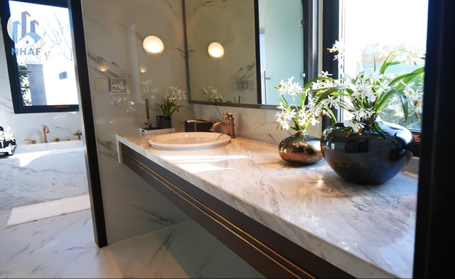 Góc nào trong nhà cũng ngập tràn ánh sáng tự nhiên. Ảnh: chụp màn hình NhaF