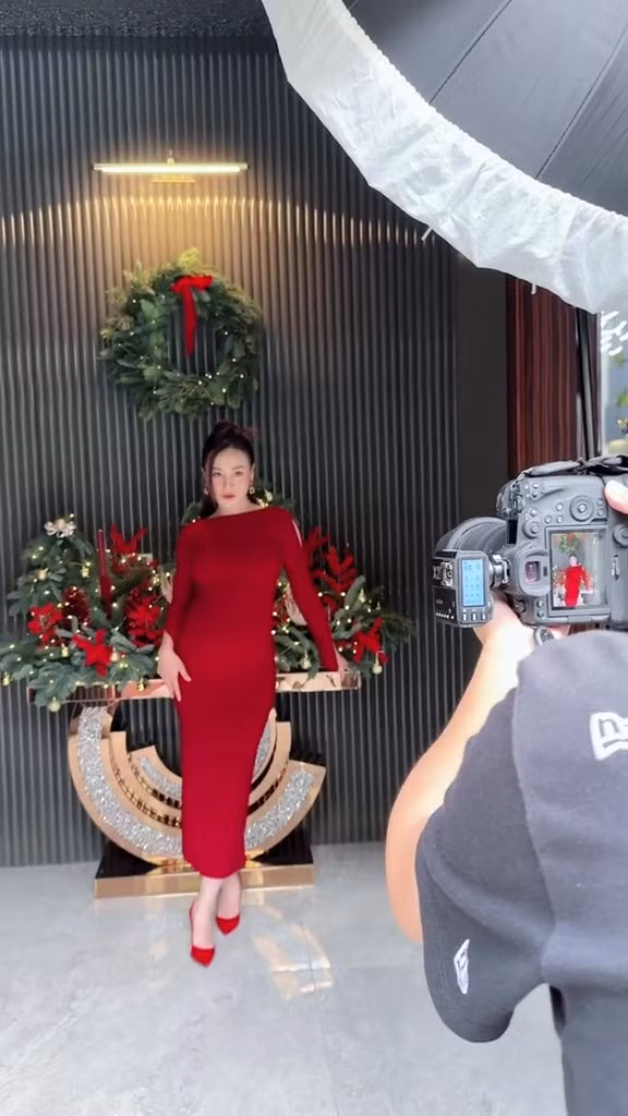 Vào dịp lễ Tết, Phương Oanh trang hoàng nhà cửa rực rỡ và nhận về nhiều lời khen từ mọi người.