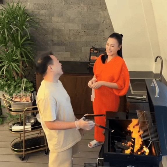 Trong nhà còn có khoảng sân rộng rãi để nướng thịt ngoài trời. Nguồn ảnh: FBNV, chụp màn hình