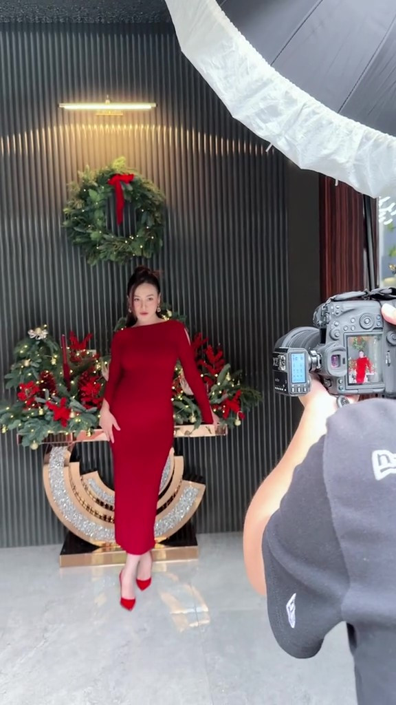 Vào dịp lễ Tết, Phương Oanh trang hoàng nhà cửa rực rỡ và nhận về nhiều lời khen từ mọi người.