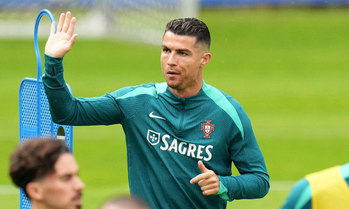 Mới đây, Guinness World Records đánh giá Cristiano Ronaldo tiếp tục "thống trị mạng xã hội" với kênh YouTube cá nhân đạt 19.729.827 lượt đăng ký trong một ngày, cao nhất thế giới. Ảnh: AP