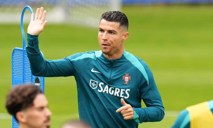 Mới đây, Guinness World Records đánh giá Cristiano Ronaldo tiếp tục "thống trị mạng xã hội" với kênh YouTube cá nhân đạt 19.729.827 lượt đăng ký trong một ngày, cao nhất thế giới. Ảnh: AP