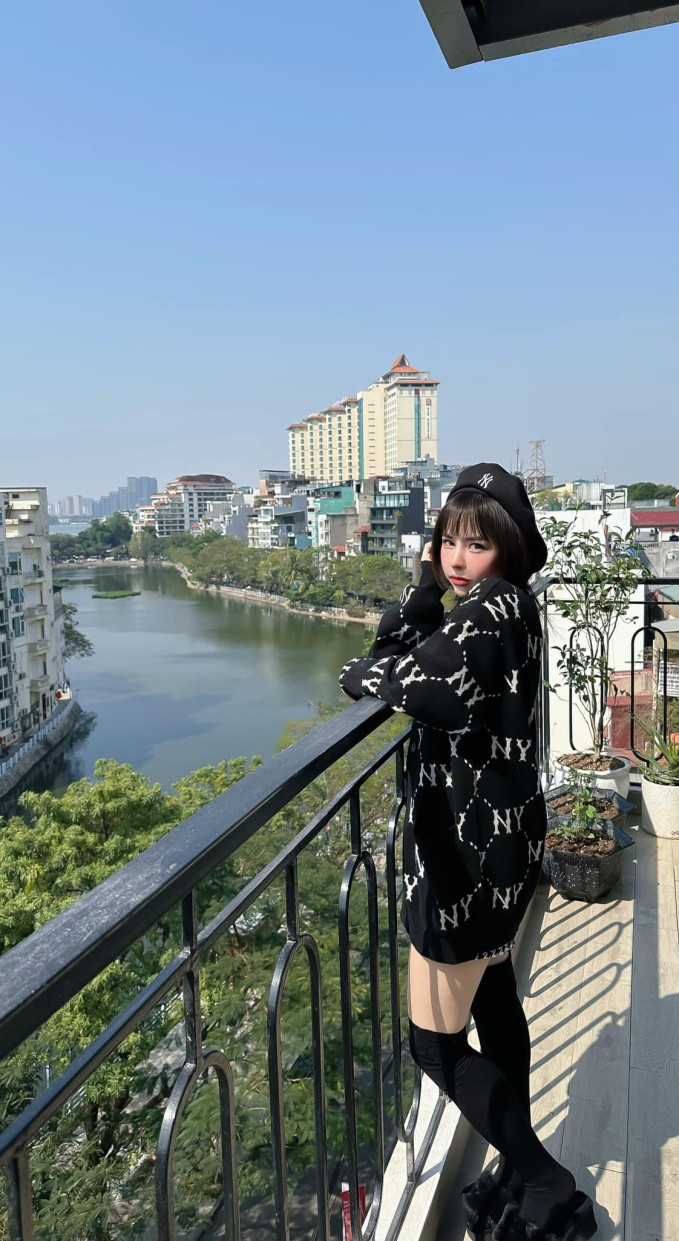 Đặc biệt, trong nhà của nữ MC có "view triệu đô" mà nhiều người ao ước. Ảnh: FBNV