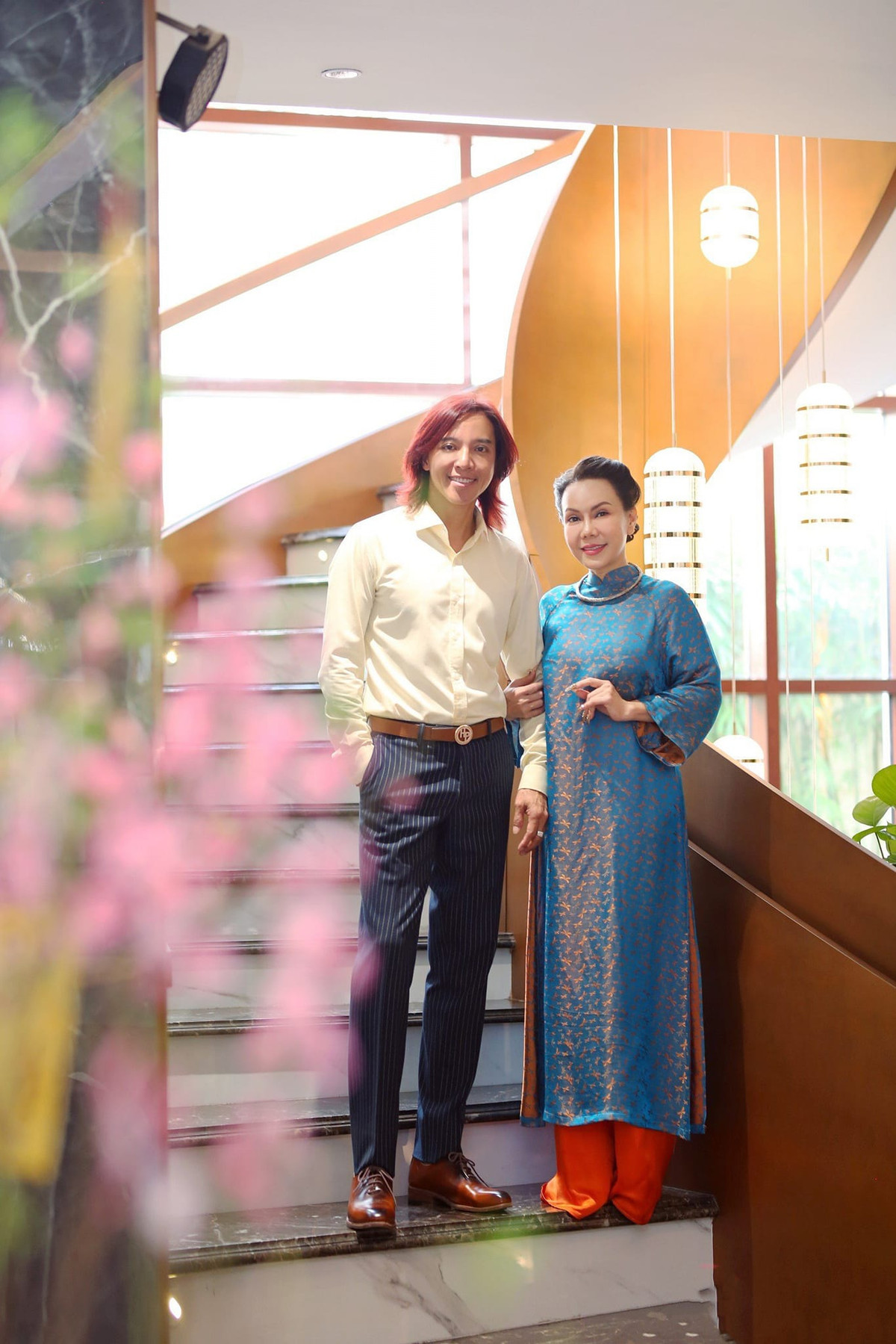 Trong nhà đầy đủ tiện nghi như hồ bơi, vườn, sân thượng...