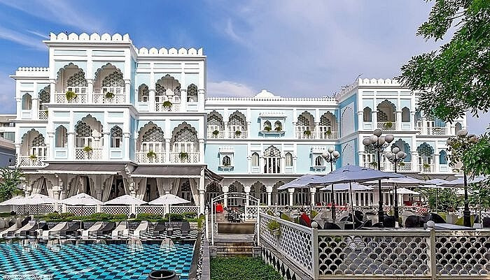 Tòa lâu đài trắng TajmaSago từng được cho có trị giá 15 triệu USD (hơn 370 tỷ đồng). Kiến trúc của tòa nhà mang dấu ấn Ấn Độ đậm nét. Ảnh: Nguoiquansat