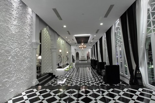 Mỗi phòng trong khách sạn được thiết kế hoàn toàn khác biệt nhưng đều có 2 tông màu trắng - đen. Ảnh: Dulich