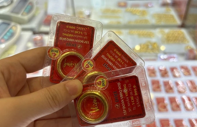 Gia vang hom nay 22/4: Phang phang leo doc?