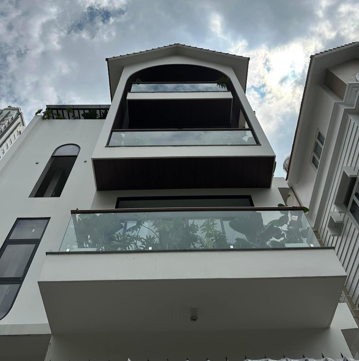 Năm 2022, Vân Trang lần đầu hé lộ hình ảnh cơ ngơi rộng 1.000m2 của hai vợ chồng tọa lạc tại Quận 7 (TP HCM). Ảnh: FB Vân Trang