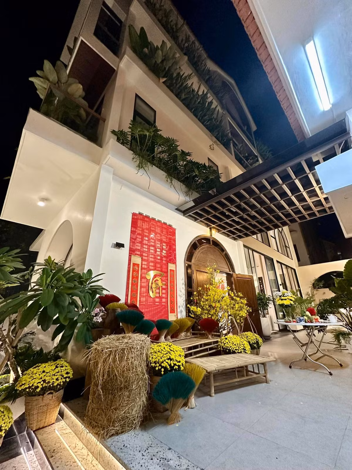 Căn biệt thự do cặp đôi cùng lên ý tưởng cải tạo và bố trí nội thất. Ảnh: FB Vân Trang